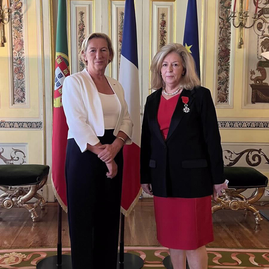 Leonor Beleza distinguida pelo Presidente da República de França com a Legião de Honra