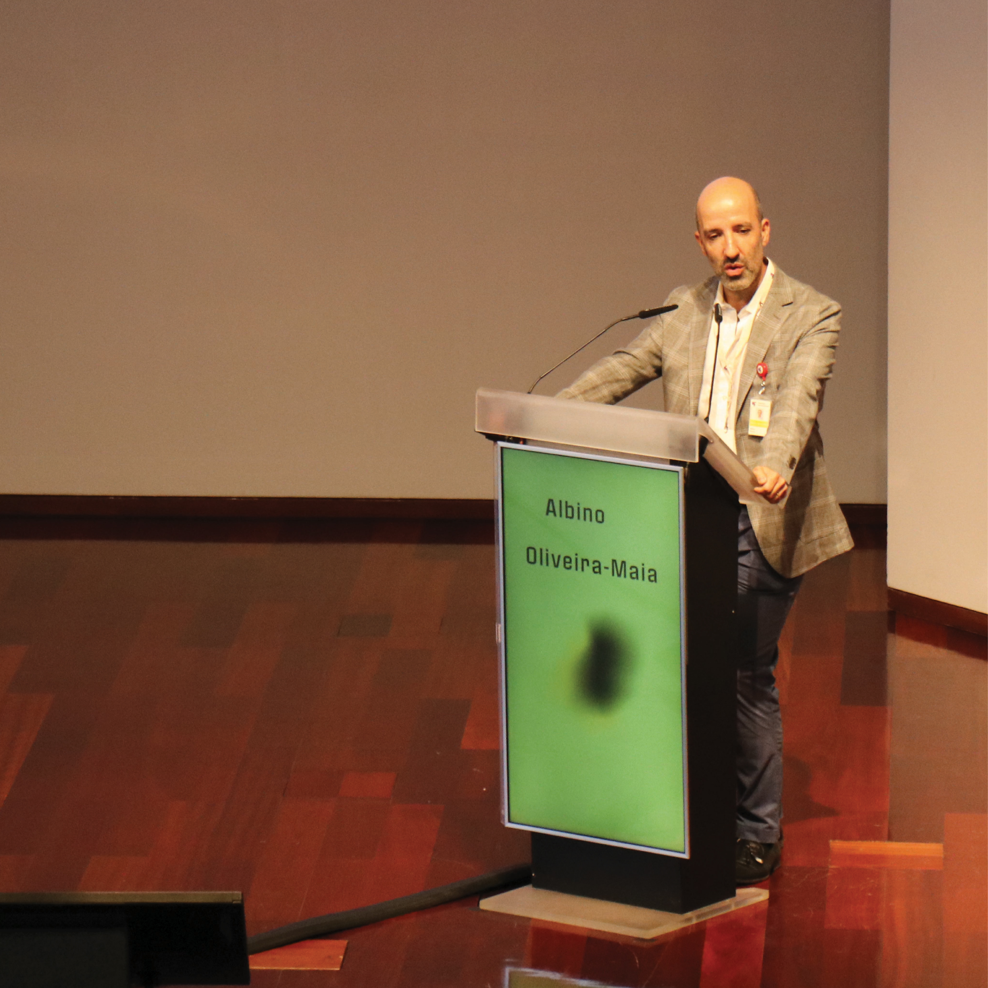 Aprofundar a segurança, a regulamentação, as práticas terapêuticas e as orientações futuras dos cuidados assistidos por psicadélicos